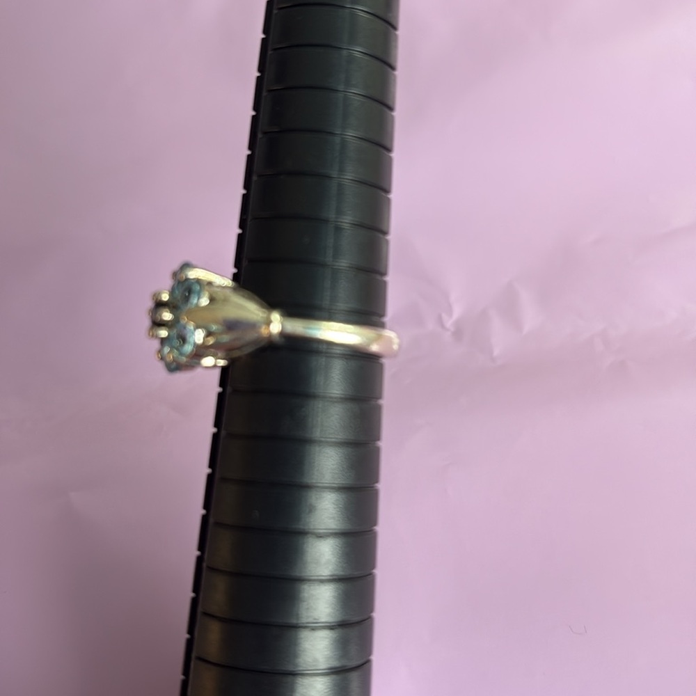 Silver flower ring - Picture 3 of 5